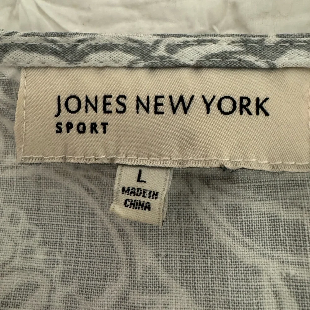 Jones New York Linen Blouse with Crochet Detailing. Gray/white Size Large